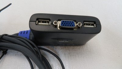 KVM USB 2-PC vaihtaja näppäimistö, hiiri, näyttö ja audio
