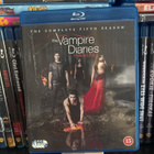 The Vampire Diaries 5. Kausi (2000) - pikkukuva 1