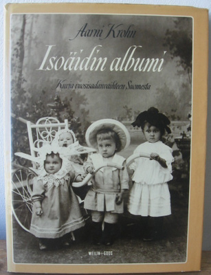 Aarni Krohn: Isoäidin albumi, Weilin+Göös 1979. 159 s.