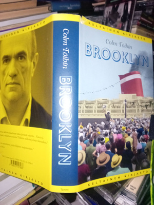 Colm Toibin : Brooklyn ( 1p. 2011 ) SIS POSTIKULU