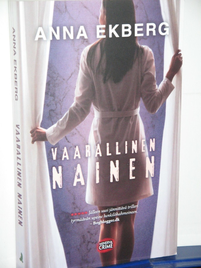 Anna Ekberg : VAARALLINEN NAINEN