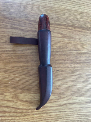 Suomalainen puukko vasenkätiselle