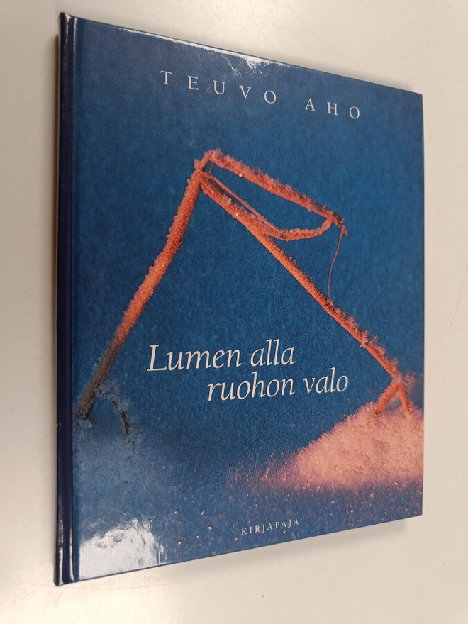 Teuvo Aho : Lumen alla ruohon valo