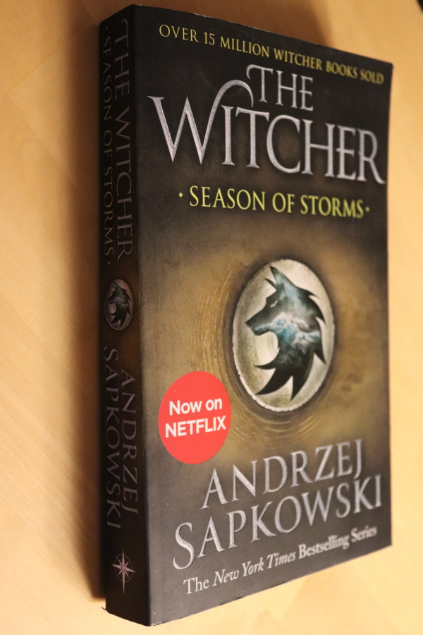 Andrzej Sapkowski : Season of Storms ( The Witcher )