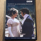YLPEYS JA ENNAKKOLUULO - DVD - JANE AUSTEN - BBC (1995) - pikkukuva 1