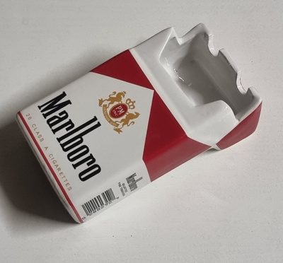 Marlboro tuhkakuppi