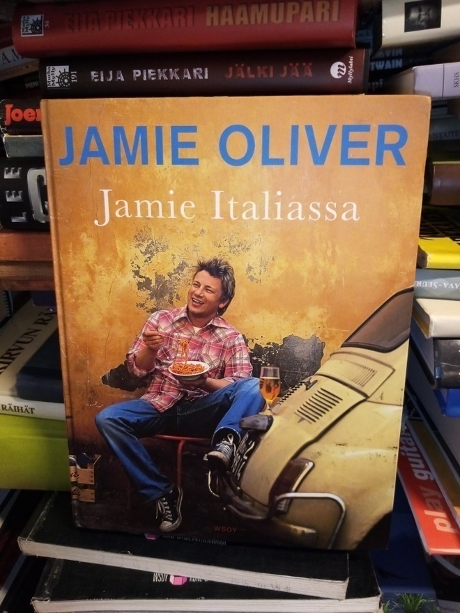 Jamie Oliver : JAMIE ITALIASSA ( SIS POSTIKULU  )