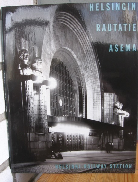 Hilkka Högström: Helsingin Rautatieasema, VR 2004. 2p. 80 s.