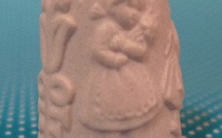 SORMUSTIN Ompelu tarvike LLADRO tehdas  Espanja