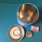 VANHA ENGLANTILAINEN PELTIPURKKI. CONTAINER - pikkukuva 2