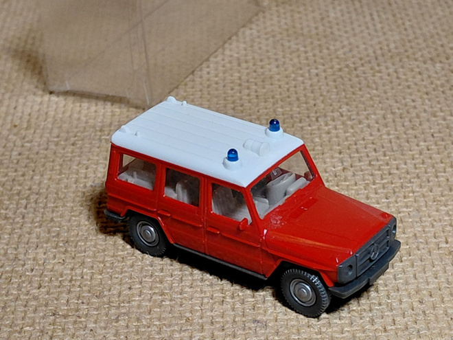 Mercedes-Benz	G280E paloauto	2004	punainen 1:87	Wiking