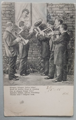Herrahenkilöt soittavat leidille serenadia, p. 1905