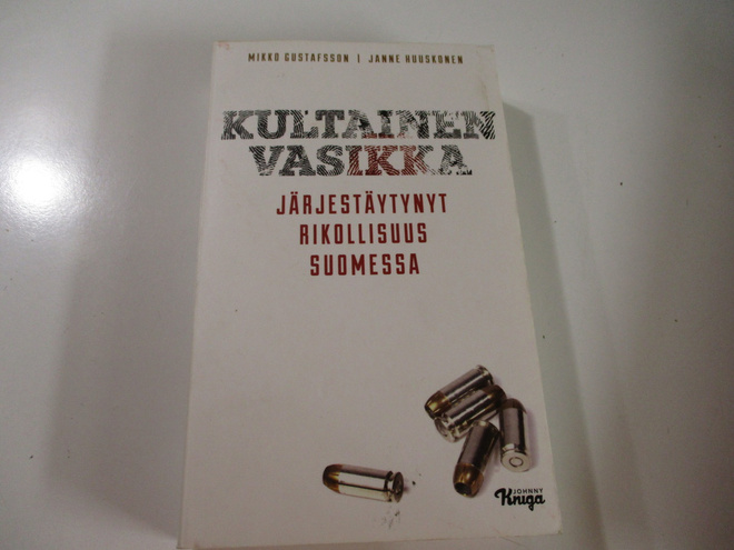 Gustafsson , Huuskonen : KULTAINEN VASIKKA