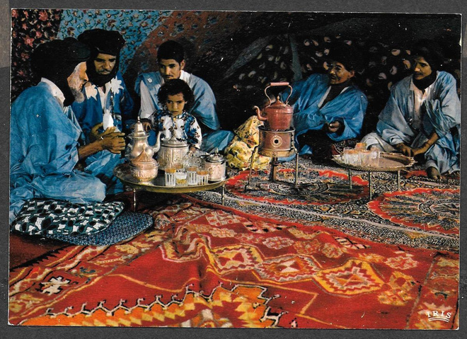 Länsi-Sahara (Espanjan Sahara) - teehetki teltassa