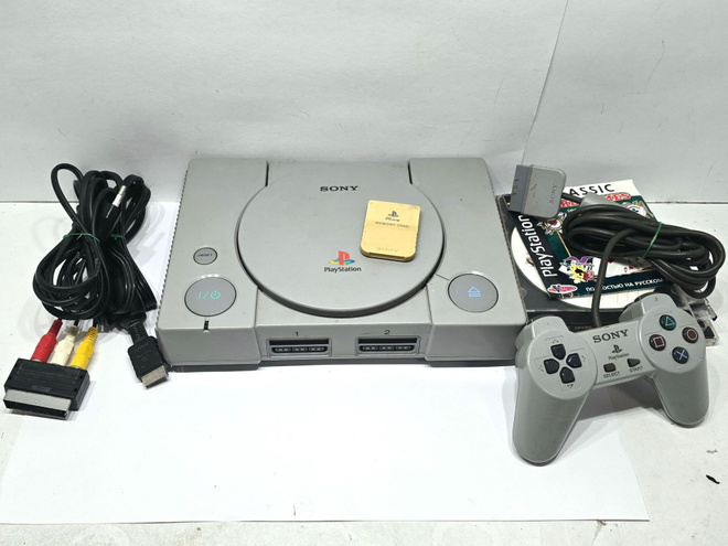 PS1 modattu konsoli + ohjain + muistikortti [2]
