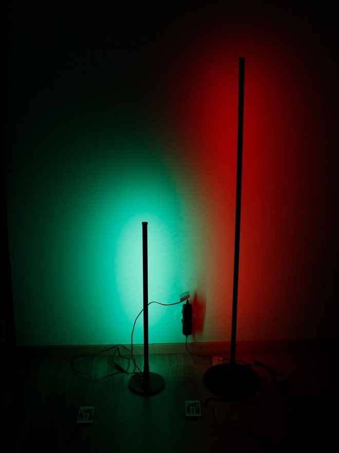 Led-valot RGB valot jalustalla (lattialle tai pöydälle)