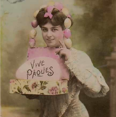 NAINEN / Kaunis tumma tyttö munakoriste päässä. 1900-l.