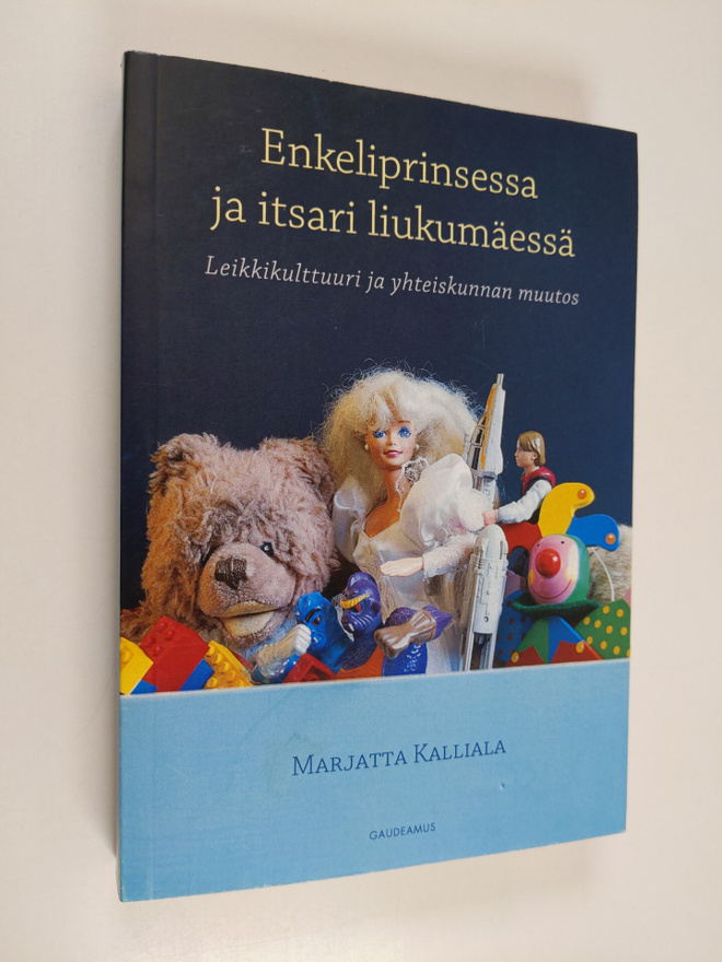 Marjatta Kalliala : Enkeliprinsessa ja itsari liukumäessä...
