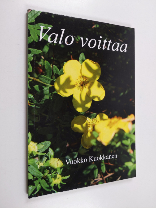 Vuokko Kuokkanen : Valo voittaa (tekijän omiste, signeera...
