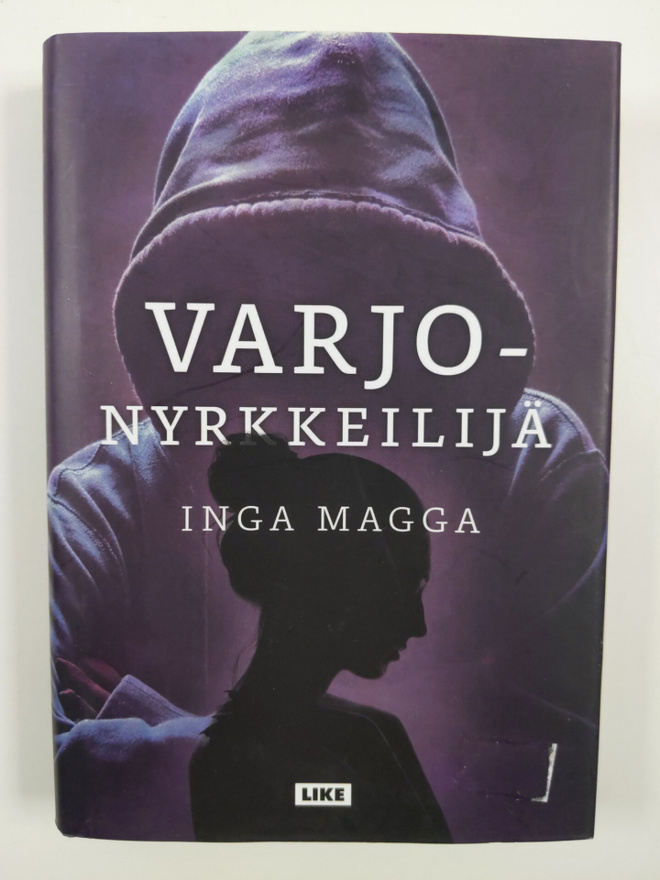Inga Magga : Varjonyrkkeilijä