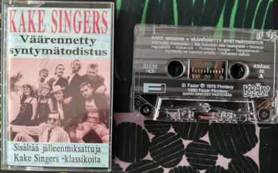 KAKE SINGERS-VÄÄRENNETTY SYNTYMÄTODISTUS-Kasetti, KRÄMK 52