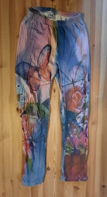 Perhonen + kulta teksti legginsit