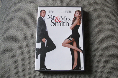 Mr. ja Mrs. Smith , suomi text