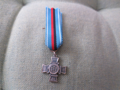 8--Divisioonan Ristin Pienoiskunniamerkki