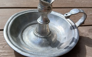 Vanha kynttiläjalka