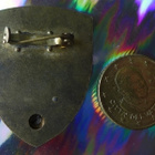 Pinssi neulamerkki Rynnäkkö kivääri DDR metallia 45mm - pikkukuva 3