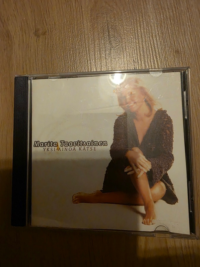 Maarit Taavitsainen - Yksi ainoa katse