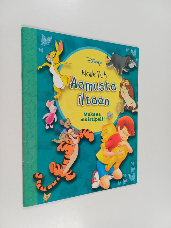 A. A. Milne ym. : Aamusta iltaan