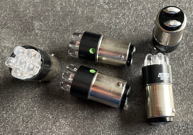 BA15d 28V  vihreitä LED-polttimoita 5kpl