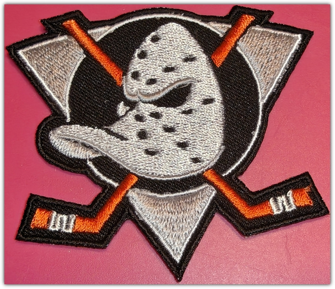 NHL - Anaheim Ducks -kangasmerkki / haalarimerkki