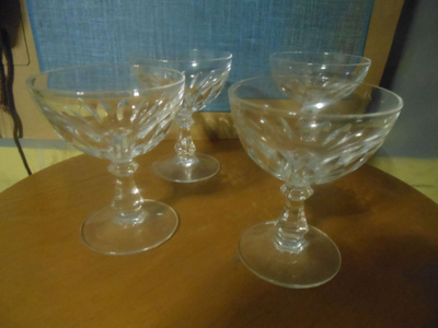 Drinkki laseja
