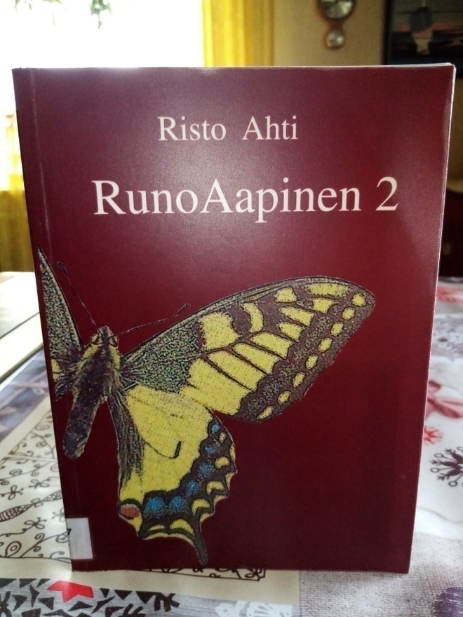 Risto Ahti :  Runoaapinen 2 ( SIS POSTIKULU)