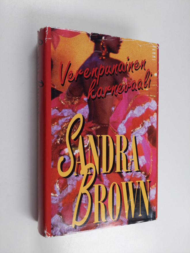 Sandra Brown : Verenpunainen karnevaali