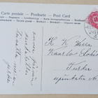 Lapsi riiputtaa pupua korvista, toinen on tynnyrissä p. 1907 - pikkukuva 2