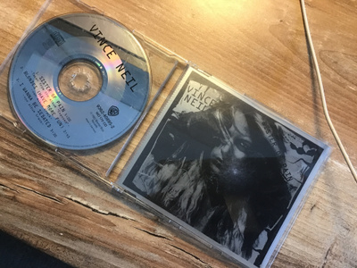 Vince Neil . Sister of pain CDS