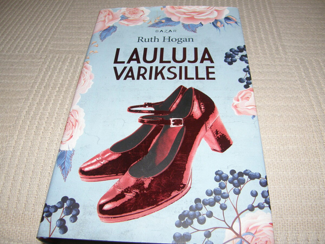 Ruth Hogan Lauluja variksille -sid