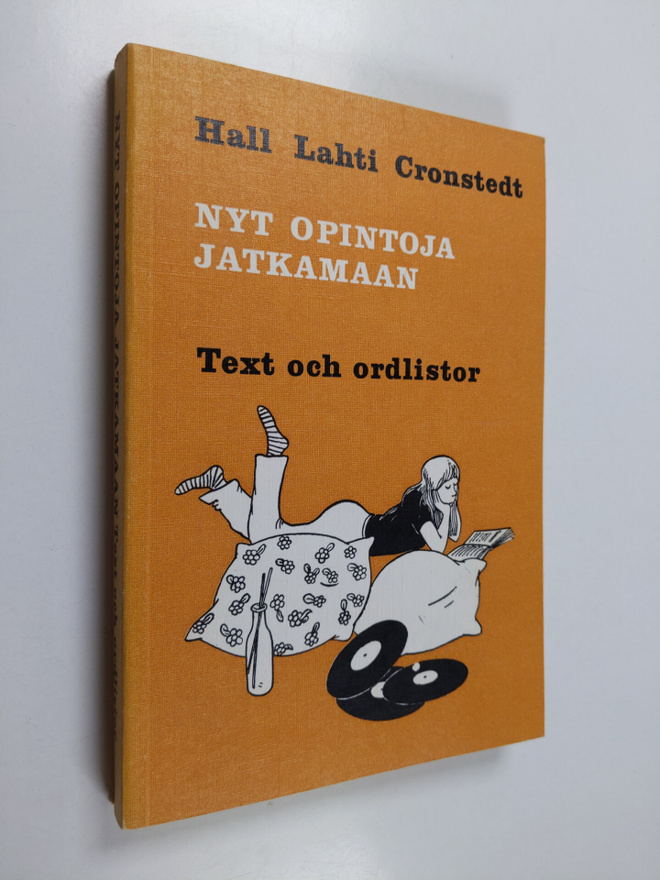 Lilly Hall : Nyt opintoja jatkamaan Text och ordlistor