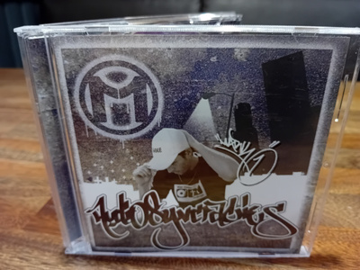 CD MARK 1 :  AUDIOSYNCRACIES  ( SIGNED) SIS POSTIKULUT