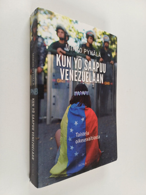 Mikko Pyhälä : Kun yö saapuu Venezuelaan - Taistelu oikeu...