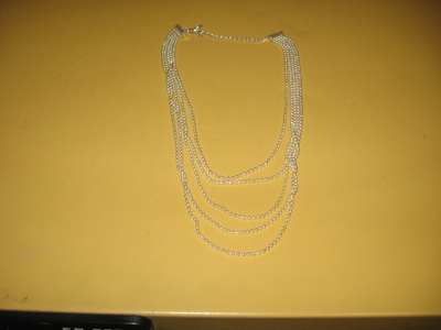 kaulakoru (pieniä palloja)