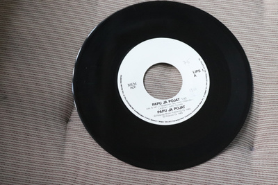 7'' Papu ja pojat : Papu ja pojat / Mä lähden pois