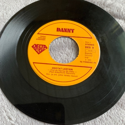 DANNY: Odotat lastain * Tule luoksein * FIN 1975