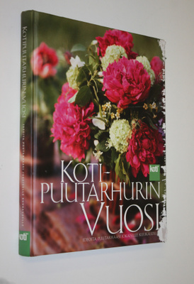 Paula Ritanen-Närhi : Kotipuutarhurin vuosi