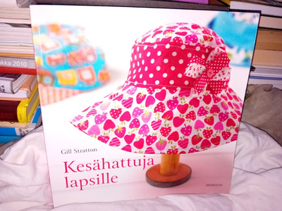 Stratton : Kesähattuja lapsille ( SIS POSTIKULU )