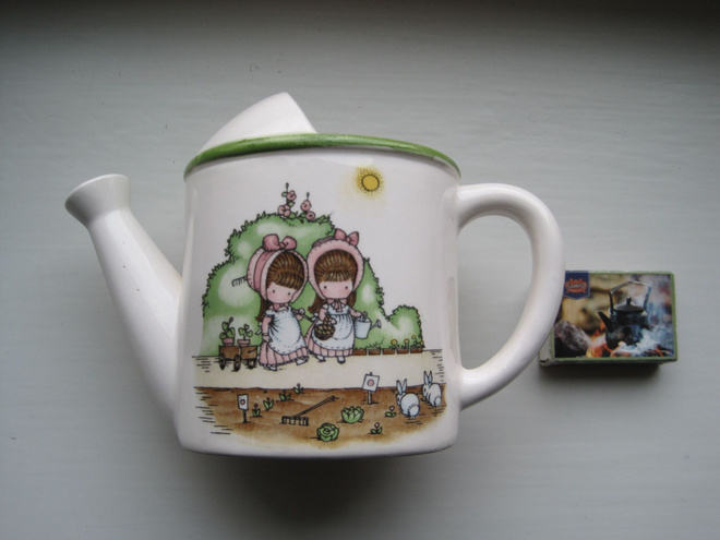 KASTELUKANNU, JOAN WALSH ANGLUND, MADE in JAPAN