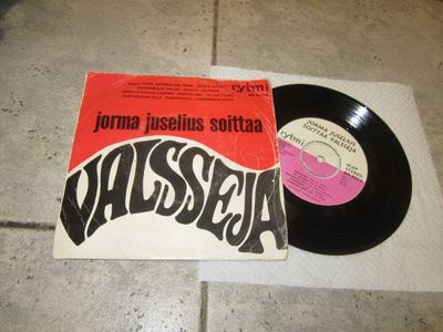 JORMA JUSELIUS SOITTAA VALSSEJA : RN4275